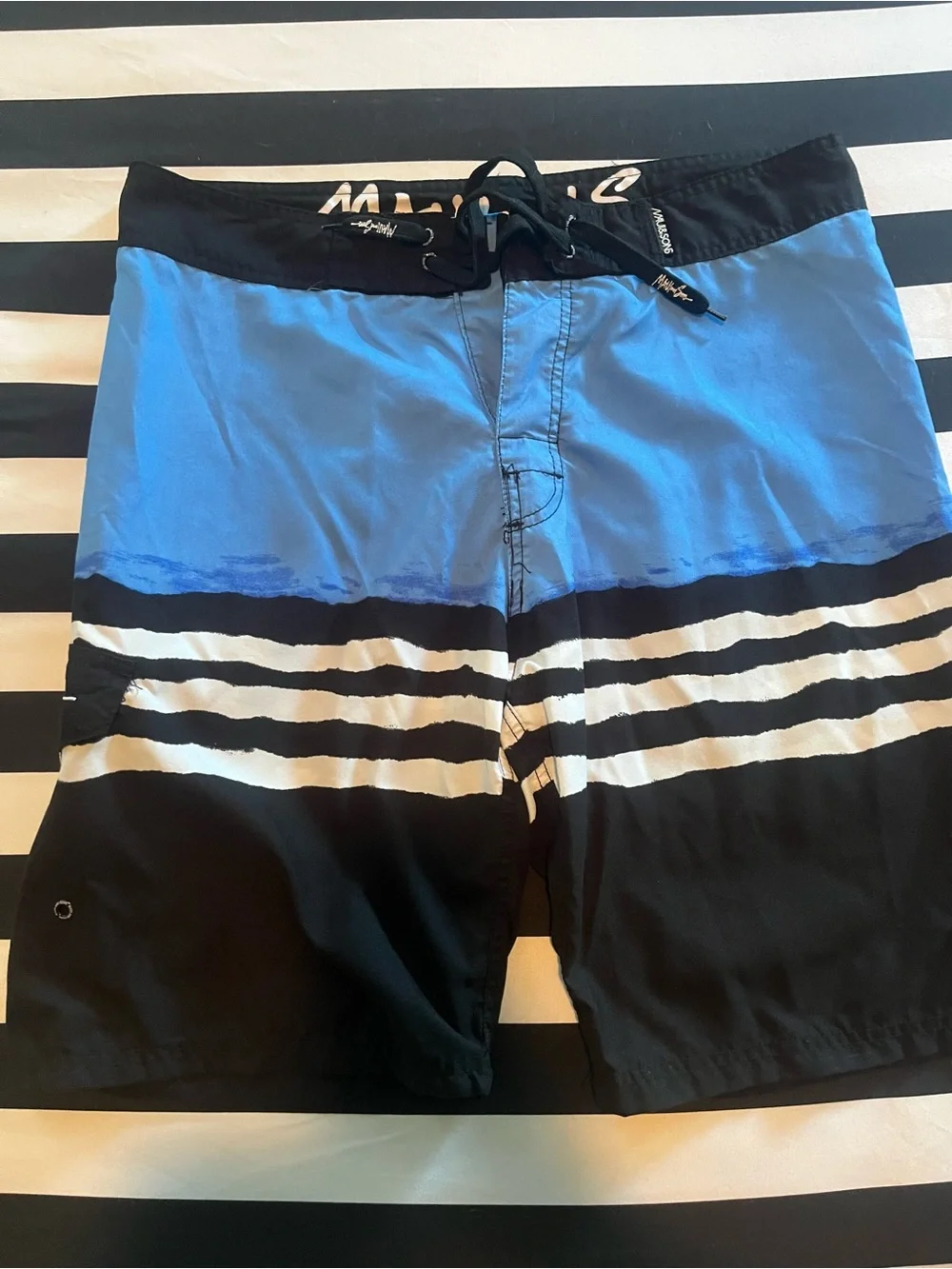 Maui and Sons Men's Blue and Black Striped Swim Trunks